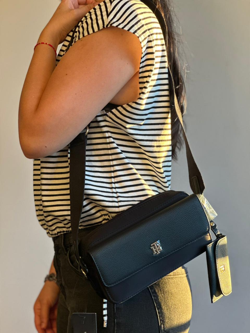 Cartera Tommy Noir Crossbody