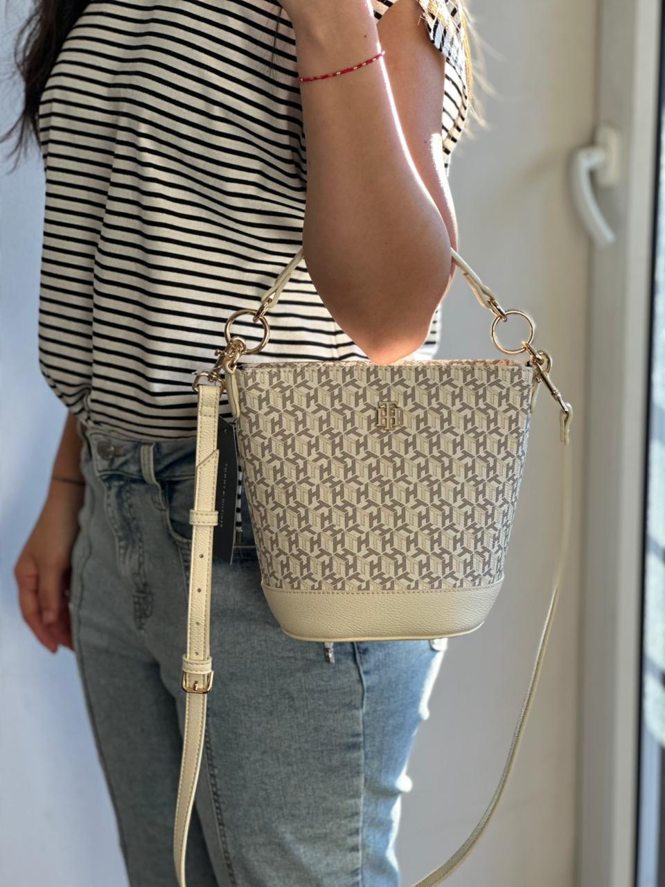 Cartera Tommy Monogram Beige Tote Crossbody