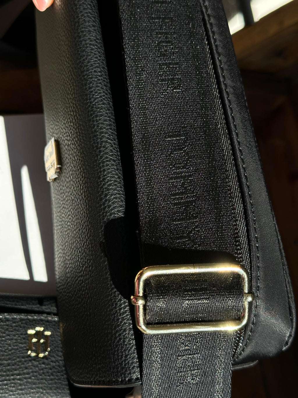 Cartera Tommy Noir Crossbody