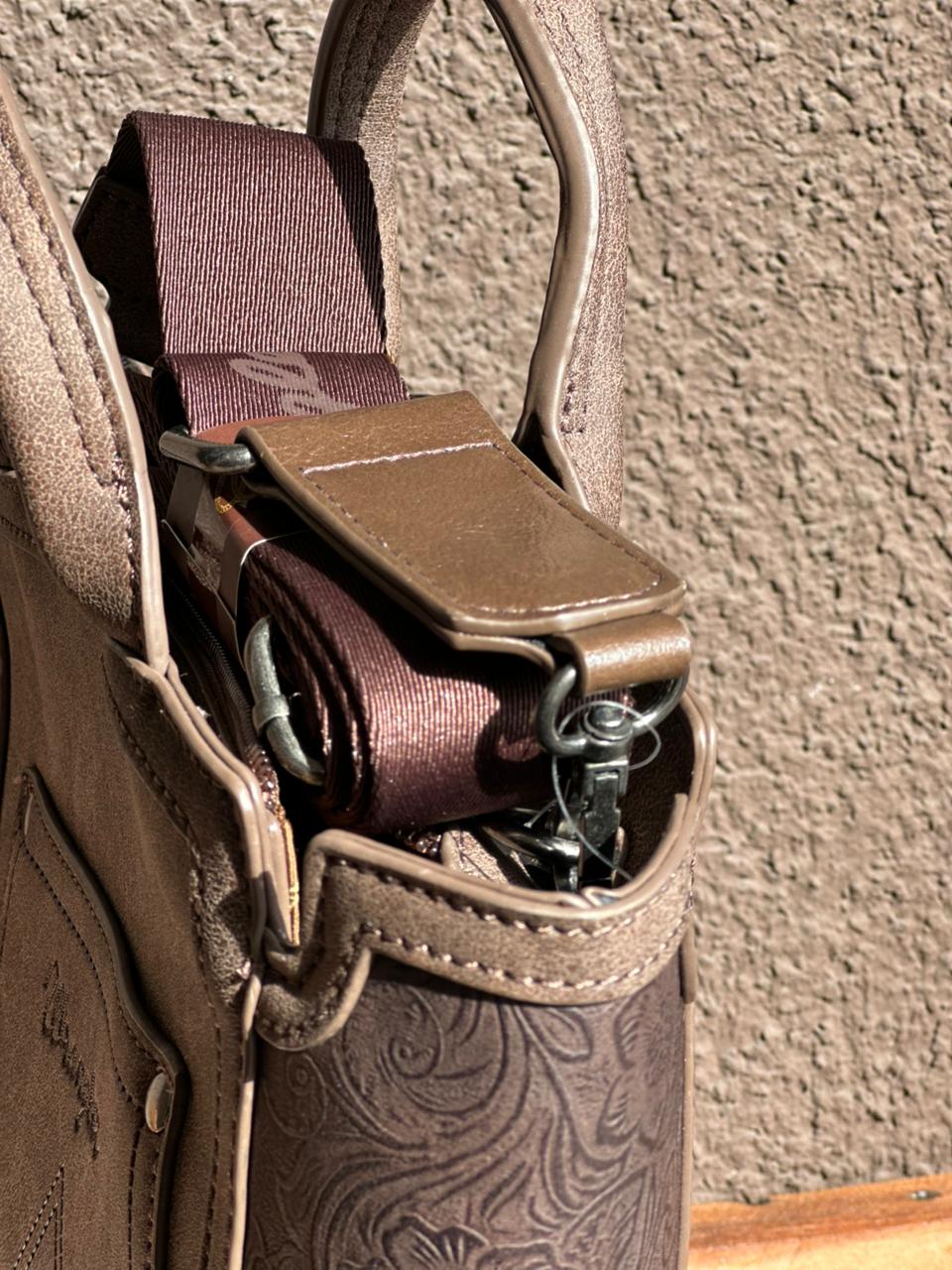 CROSSBODY WRANGLER CAFÉ