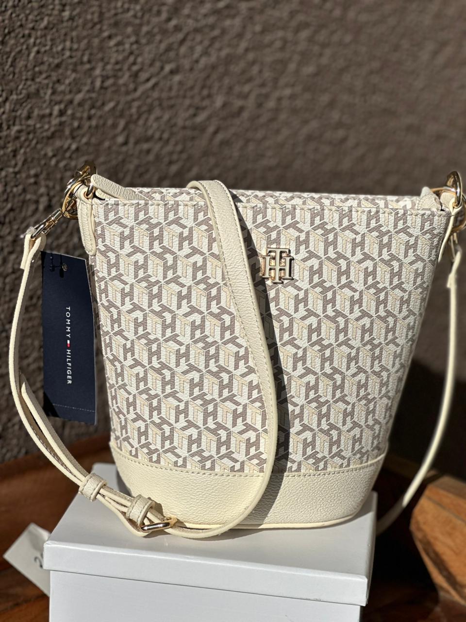 Cartera Tommy Monogram Beige Tote Crossbody