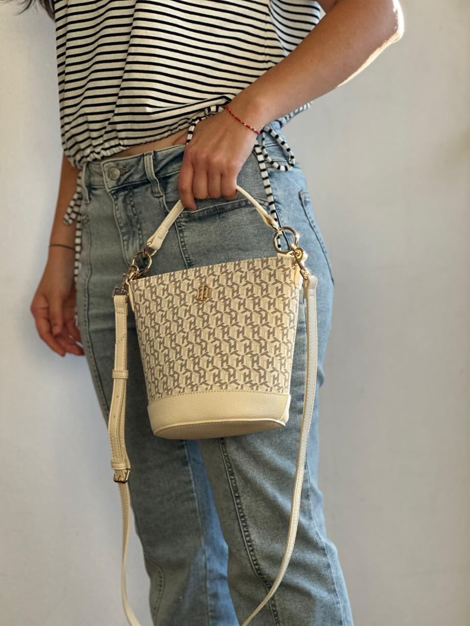 Cartera Tommy Monogram Beige Tote Crossbody