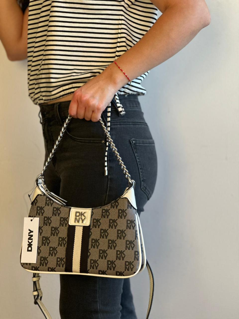 Cartera DKNY Monogram Chain Shoulder Bag