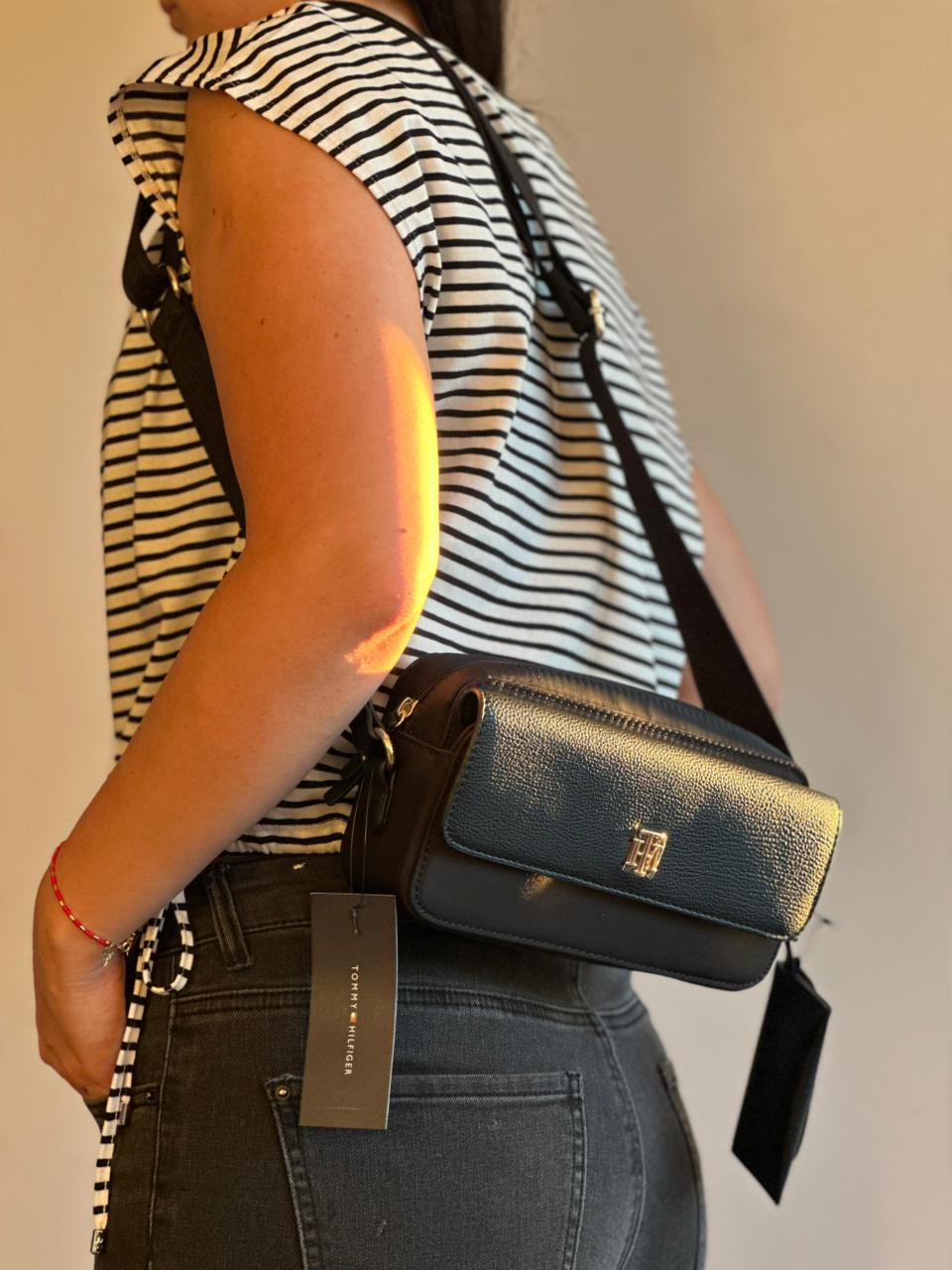 Cartera Tommy Noir Crossbody