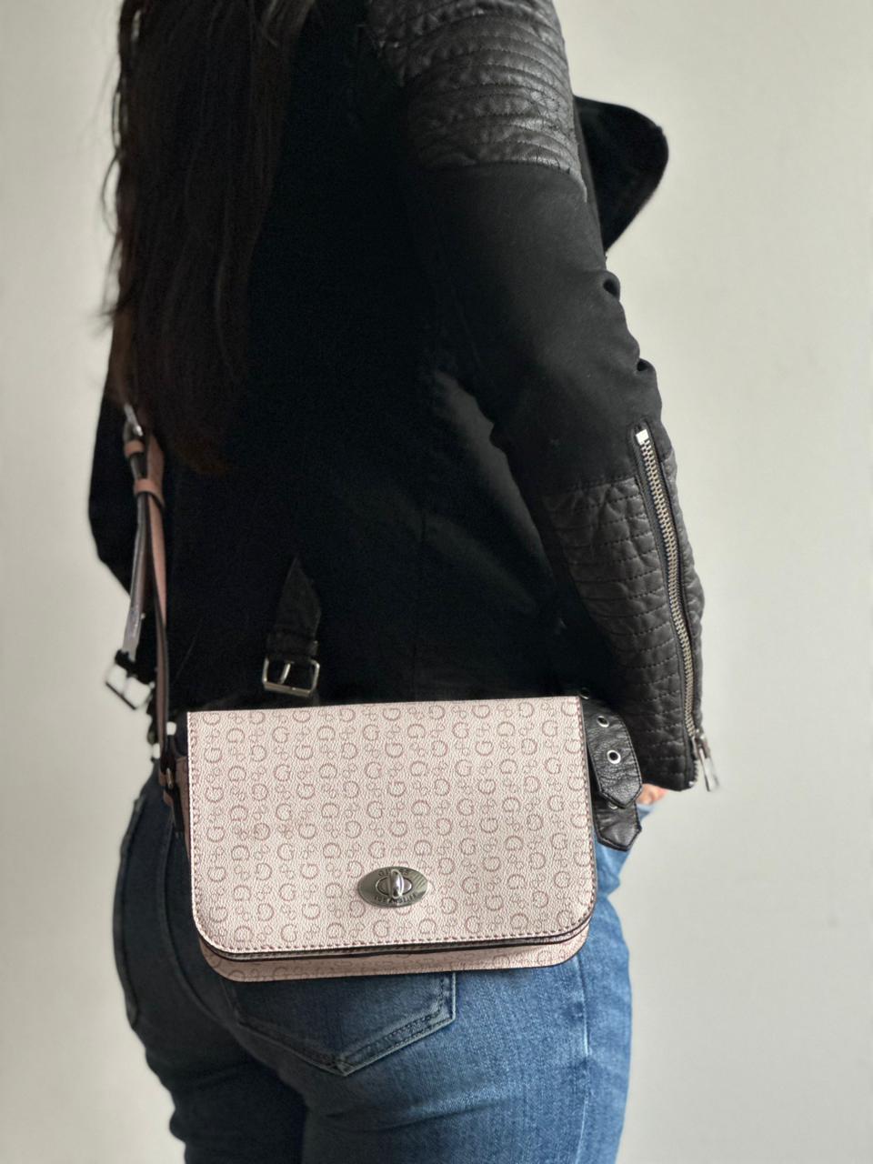 Guess Crossbody Rosé con Logo
