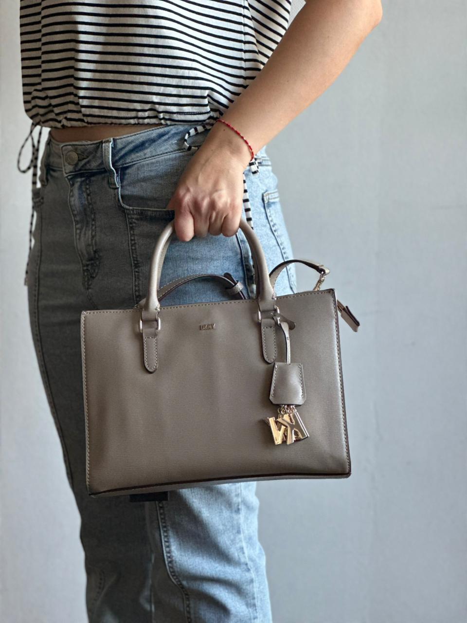 Cartera DKNY Perri  Box Satchel Beige